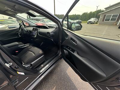 2021 Toyota Prius LE   - Photo 10 - Schoolcraft, MI 49087