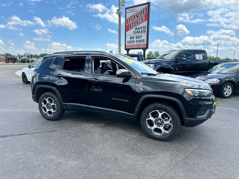 2022 Jeep Compass Trailhawk - Photo 1 - Schoolcraft, MI 49087