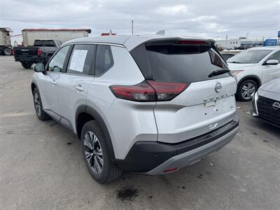 2023 Nissan Rogue SV   - Photo 2 - Schoolcraft, MI 49087