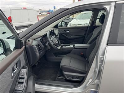 2023 Nissan Rogue SV   - Photo 7 - Schoolcraft, MI 49087