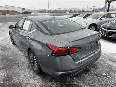 2024 Nissan Altima 2.5 SV   - Photo 2 - Schoolcraft, MI 49087