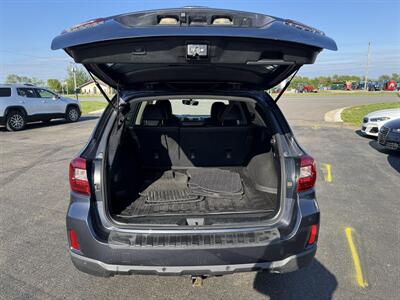2017 Subaru Outback 3.6R Limited   - Photo 24 - Schoolcraft, MI 49087