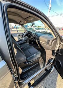 2009 Chevrolet Silverado 1500 4x4 LT Crew Cab! Locally Owned! Low Miles!  Clean Title! Strong Carfax History! Impressive! - Photo 32 - Vancouver, WA 98665