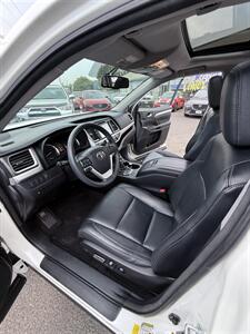 2015 Toyota Highlander XLE AWD! 1 Owner! Local! 3rd Row! Low Miles!  Clean Title! Strong Carfax History! Impressive! - Photo 29 - Vancouver, WA 98665