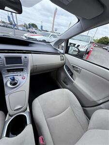 2012 Toyota Prius Model Three! Rated 50 MPG! Clean Title! Low Miles! Local Car! Accident Free Carfax Report! Great Value! - Photo 19 - Vancouver, WA 98665