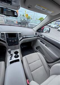 2013 Jeep Grand Cherokee 4x4 Laredo! 1 Owner! Local Jeep! Great Service!  Clean Title! Strong Carfax History! Impressive! - Photo 24 - Vancouver, WA 98665