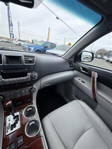 2012 Toyota Highlander 4x4 Limited! Clean Title! 3rd Row! Low Miles!  Strong Carfax History! Iconic Styling! Leather! Loaded! Rare Find! - Photo 26 - Vancouver, WA 98665