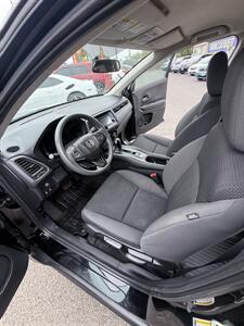 2019 Honda HR-V All-Wheel-Drive LX! Clean Title! Locally Owned!  Good Carfax w/ Strong Services! Honda Quality! Great Value! - Photo 25 - Vancouver, WA 98665