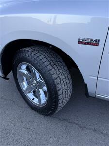 2017 RAM 1500 4x4 Quad Cab! Express! Local! Low Miles! HEMI! Clean Title! Strong Carfax History! Impressive! - Photo 23 - Vancouver, WA 98665