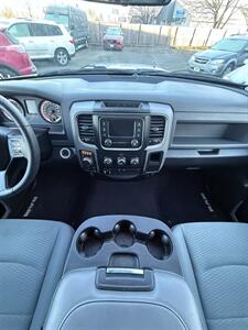 2017 RAM 1500 4x4 Quad Cab! Express! Local! Low Miles! HEMI! Clean Title! Strong Carfax History! Impressive! - Photo 26 - Vancouver, WA 98665