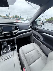 2015 Toyota Highlander AWD XLE! Clean Title! 1 Owner! Only 51,000 Miles!  Strong Carfax! Locally Owned! 3rd Row! Leather! Moonroof! Impressive! - Photo 26 - Vancouver, WA 98665