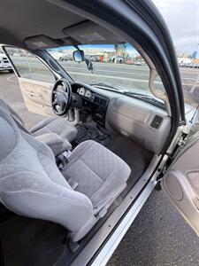 2002 Toyota Tacoma SR5! Rare 5 Spd Manual! Clean Title! Low Miles!  Local Truck! Great Carfax History Report! Adult Owned! - Photo 22 - Vancouver, WA 98665