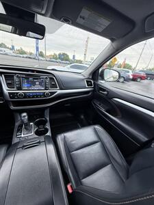 2018 Toyota Highlander XLE AWD! 3 Row Seating! Clean Title! Low Miles! Locally Owned! Strong Carfax History Report! 8 Passenger! Impressive! - Photo 26 - Vancouver, WA 98665