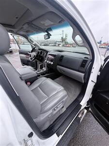 2010 Toyota Tundra 4x4 Limited CrewMax! TRD Off-Road! 1 Owner!  Clean Title! Low Miles! Local Truck! Leather! Moonroof! Impressive! - Photo 32 - Vancouver, WA 98665