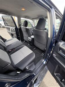 2015 Toyota 4Runner 4x4 SR5! Clean Title! 3rd Row Seating! Low Miles!  Strong Carfax Report! Great Service History! Local! - Photo 32 - Vancouver, WA 98665