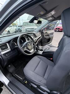2019 Toyota Highlander LE All-Wheel-Drive! Clean Title! 1 Local Owner!  3rd Row Seating! Strong Carfax History! Impressive! - Photo 31 - Vancouver, WA 98665