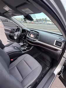2019 Toyota Highlander LE All-Wheel-Drive! Clean Title! 1 Local Owner!  3rd Row Seating! Strong Carfax History! Impressive! - Photo 37 - Vancouver, WA 98665
