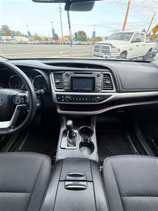 2019 Toyota Highlander LE All-Wheel-Drive! Clean Title! 1 Local Owner!  3rd Row Seating! Strong Carfax History! Impressive! - Photo 33 - Vancouver, WA 98665