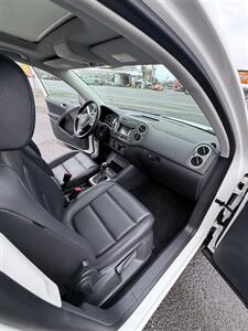 2012 Volkswagen Tiguan SE 4Motion AWD! Clean Title! Moonroof! Low Miles!  Strong Carfax History! Good Service History! Great Value! - Photo 27 - Vancouver, WA 98665