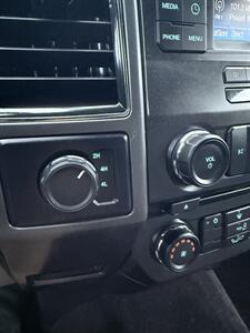 2017 Ford F-150 4x4 SuperCrew! XLT! Rare 5.0 V-8! Low Miles!  Clean Title! Strong Carfax History! Local Rust Free! Impressive! - Photo 22 - Vancouver, WA 98665