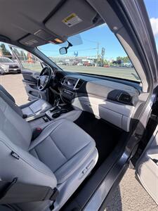 2017 Honda Ridgeline 4x4 RTL! Clean Title! New Timing Belt! WaterPump! Locally Owned! Good Carfax History! Honda Quality! Great Value! - Photo 26 - Vancouver, WA 98665