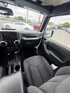 2018 Jeep Wrangler JK Unlimited Sahara! Hardtop! Local! Clean Title! Automatic! Good Carfax History! Off-The-Grid Ready! Great Value! Impressive! - Photo 19 - Vancouver, WA 98665
