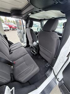 2018 Jeep Wrangler JK Unlimited Sahara! Hardtop! Local! Clean Title! Automatic! Good Carfax History! Off-The-Grid Ready! Great Value! Impressive! - Photo 28 - Vancouver, WA 98665
