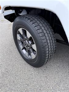 2018 Jeep Wrangler JK Unlimited Sahara! Hardtop! Local! Clean Title! Automatic! Good Carfax History! Off-The-Grid Ready! Great Value! Impressive! - Photo 23 - Vancouver, WA 98665