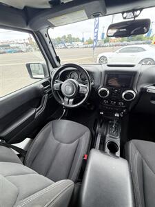 2018 Jeep Wrangler JK Unlimited Sahara! Hardtop! Local! Clean Title! Automatic! Good Carfax History! Off-The-Grid Ready! Great Value! Impressive! - Photo 18 - Vancouver, WA 98665