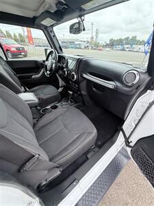 2018 Jeep Wrangler JK Unlimited Sahara! Hardtop! Local! Clean Title! Automatic! Good Carfax History! Off-The-Grid Ready! Great Value! Impressive! - Photo 26 - Vancouver, WA 98665