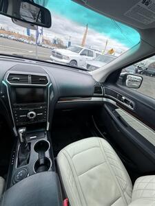 2016 Ford Explorer Platinum 4x4! 3rd Row! Moon Roof! Leather! Local!  Clean Title! Strong Carfax History! Low Miles! Impressive! - Photo 28 - Vancouver, WA 98665