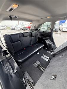 2019 Toyota Highlander XLE AWD! Clean Title! Leather! Moonroof! Local!  8 Passenger! Strong Carfax Report! Impressive! - Photo 17 - Vancouver, WA 98665