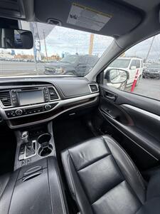 2019 Toyota Highlander XLE AWD! Clean Title! Leather! Moonroof! Local!  8 Passenger! Strong Carfax Report! Impressive! - Photo 27 - Vancouver, WA 98665