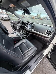 2019 Toyota Highlander XLE AWD! Clean Title! Leather! Moonroof! Local!  8 Passenger! Strong Carfax Report! Impressive! - Photo 29 - Vancouver, WA 98665