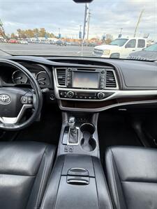 2016 Toyota Highlander XLE AWD! 3rd Row! Leather! Loaded! Low Miles! Clean Title! Great Carfax History! Local Vehicle! Impressive! - Photo 26 - Vancouver, WA 98665