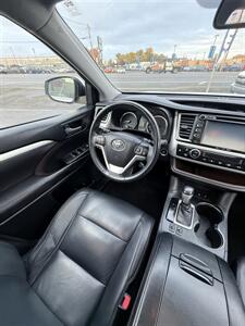 2016 Toyota Highlander XLE AWD! 3rd Row! Leather! Loaded! Low Miles! Clean Title! Great Carfax History! Local Vehicle! Impressive! - Photo 25 - Vancouver, WA 98665