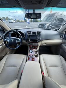 2013 Toyota Highlander AWD Limited! Loaded! 3rd Row! Only 68,000 Miles!  Clean Title! Strong Carfax History! Great Local Servicing! Impressive! - Photo 27 - Vancouver, WA 98665