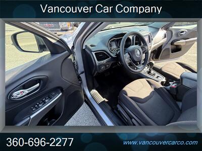 2019 Jeep Cherokee Latitude 4x4! Locally Owned! Low Miles!  Clean Title! Strong Carfax History! Great Value! - Photo 13 - Vancouver, WA 98665