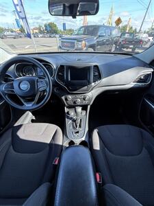 2019 Jeep Cherokee Latitude 4x4! Locally Owned! Low Miles!  Clean Title! Strong Carfax History! Great Value! - Photo 18 - Vancouver, WA 98665