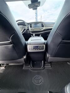 2017 Toyota Highlander AWD Limited! Clean Title! 1 Local Owner! Leather! Moonroof! Strong Carfax History! Impressive! - Photo 23 - Vancouver, WA 98665