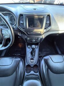 2019 Jeep Cherokee Latitude Plus 4x4! V-6! Clean Title! Local Jeep!  Good Carfax! Impressive! Great Value! - Photo 19 - Vancouver, WA 98665