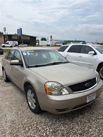 2005 Ford Five Hundred SE   - Photo 1 - West Quincy, MO 63471