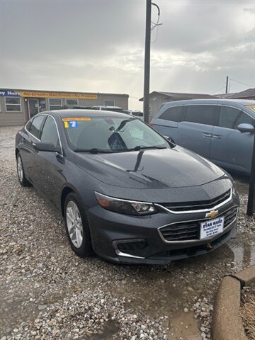 2017 Chevrolet Malibu LT   - Photo 1 - West Quincy, MO 63471