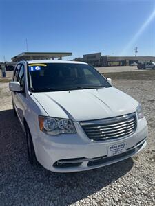 2016 Chrysler Town & Country Touring   - Photo 1 - West Quincy, MO 63471