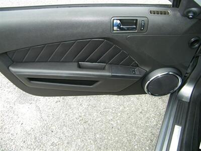 2010 Ford Mustang V6 Premium - Photo 16 - Sarasota, FL 34233