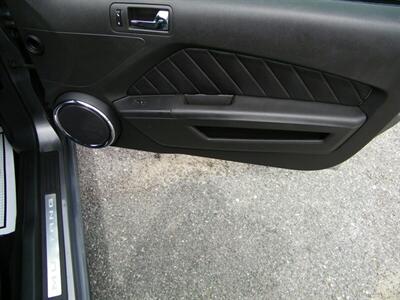 2010 Ford Mustang V6 Premium - Photo 13 - Sarasota, FL 34233