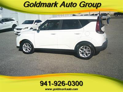 2022 Kia Soul LX - Photo 4 - Sarasota, FL 34233