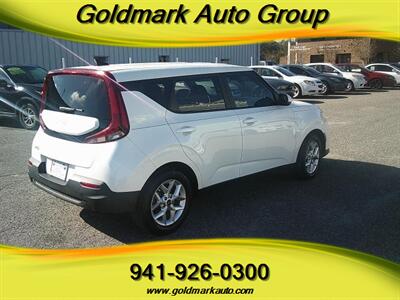 2022 Kia Soul LX - Photo 6 - Sarasota, FL 34233