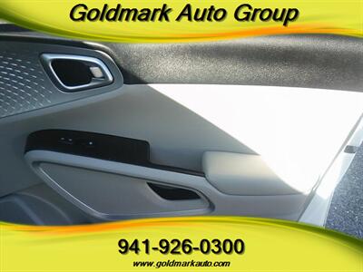 2022 Kia Soul LX - Photo 14 - Sarasota, FL 34233