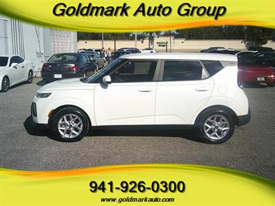 2022 Kia Soul LX - Photo 3 - Sarasota, FL 34233